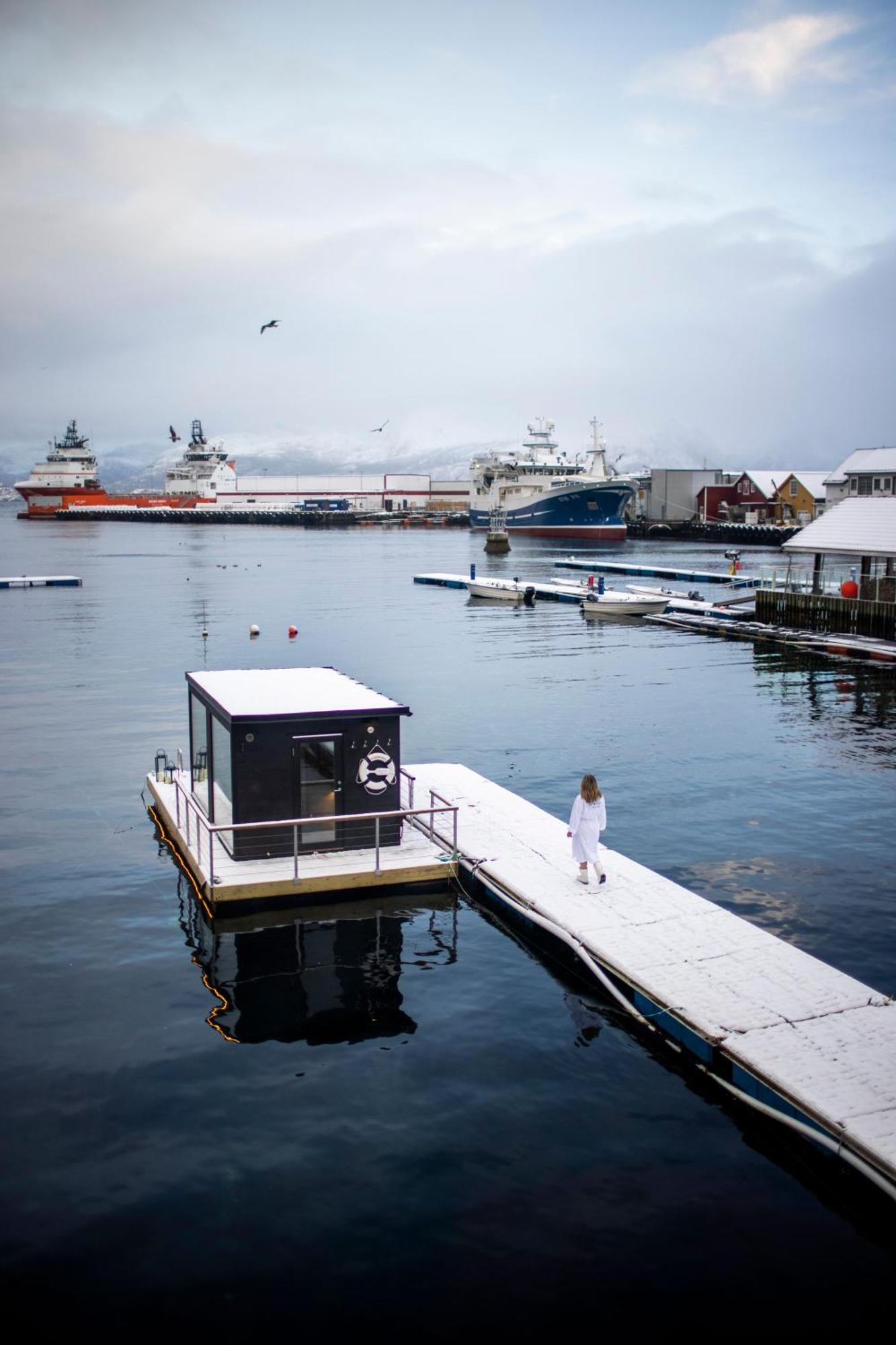 Отель Knutholmen Kalvag Экстерьер фото