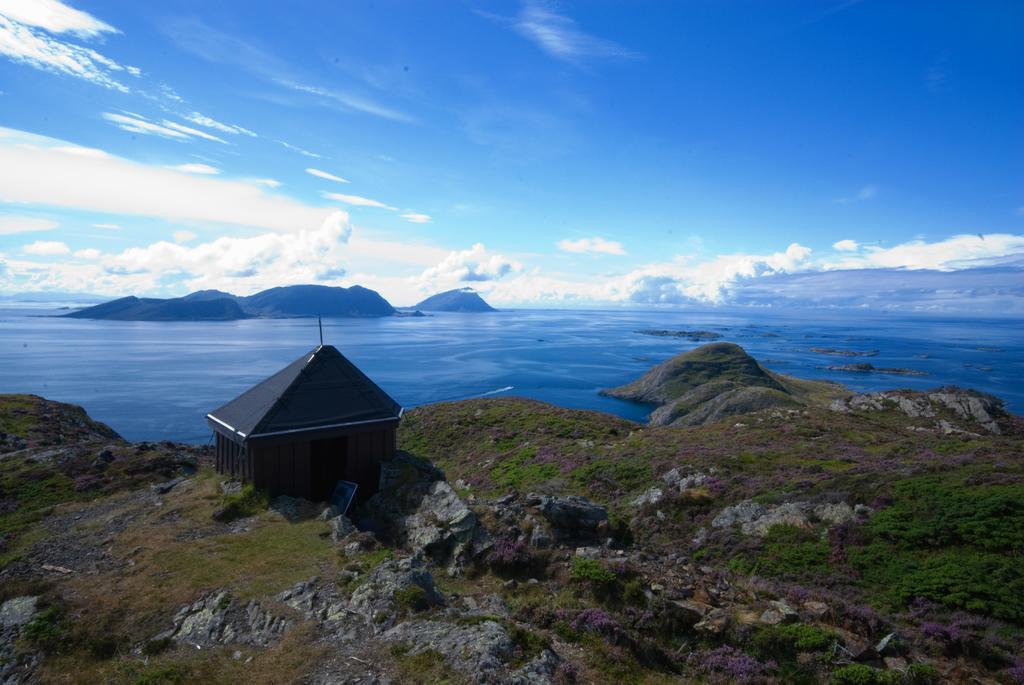 Отель Knutholmen Kalvag Экстерьер фото
