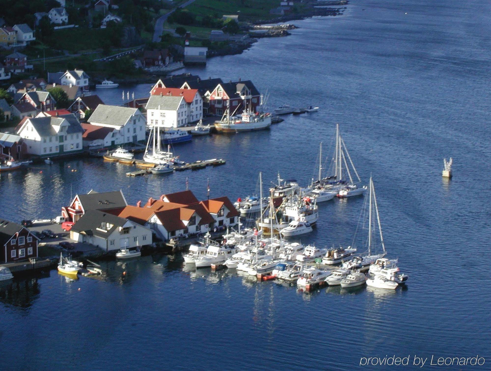 Отель Knutholmen Kalvag Экстерьер фото