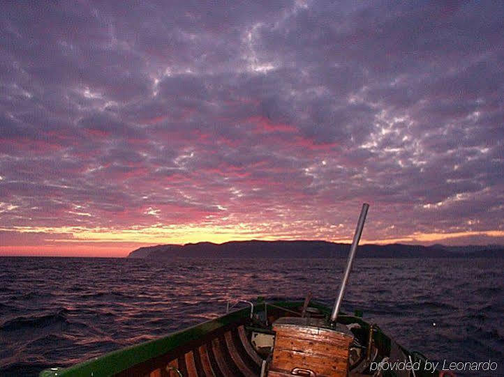 Отель Knutholmen Kalvag Экстерьер фото